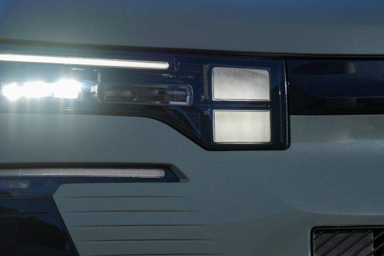 3975903 157kW Plus 80kWh 5dr Auto