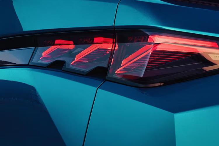 3748538 1.2 Hybrid 136 Allure 5dr e-DSC6