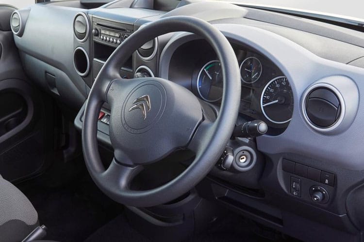 3943377 100kW 52kWh 750kg Van Enterprise Plus Auto