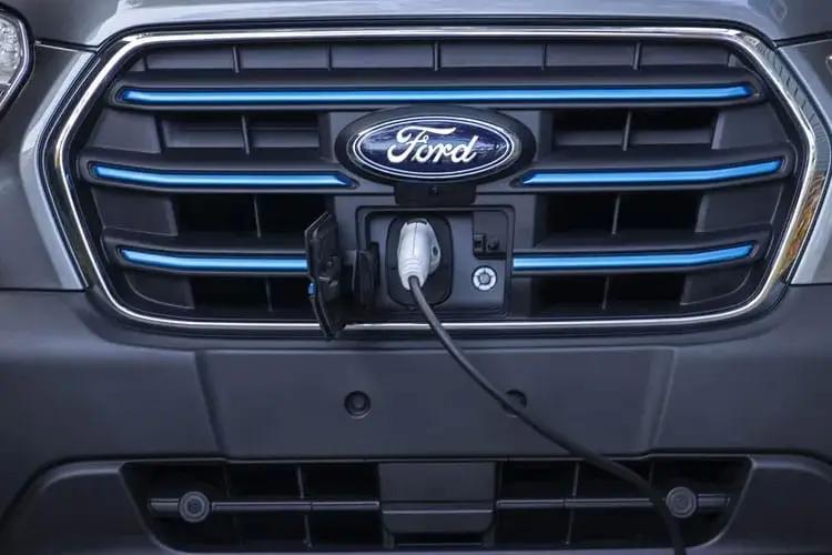 3980928 198kW 68kWh Trend Premium Dropside Auto