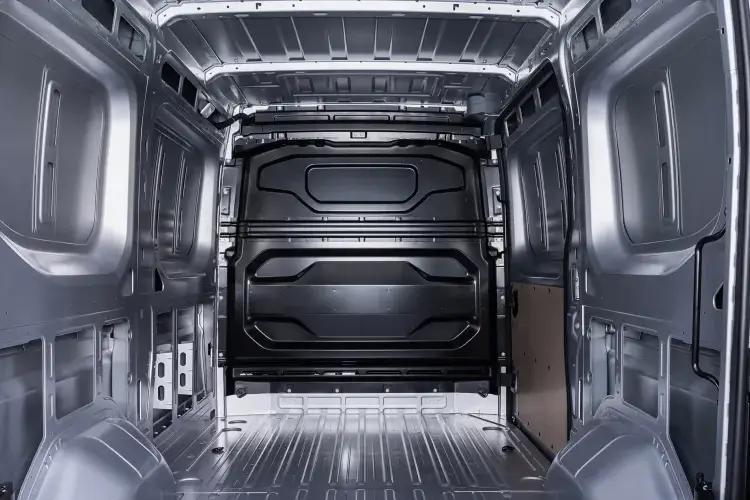 3979566 2.0 dci 170ps Acenta Low Floor Luton Van