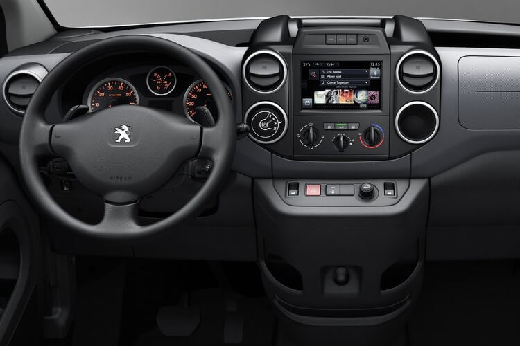 3943533 800 100kW 52kWh Professional Plus Van Auto